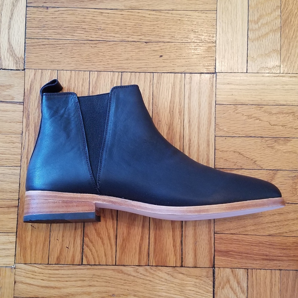 Nisolo Black Leather Chelsea Boots New in Box